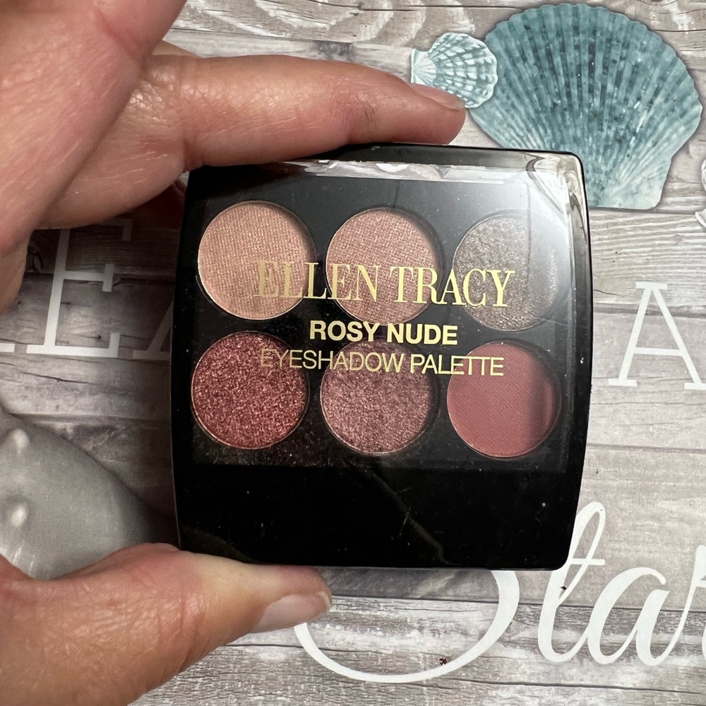 Ellen Tracy Eyeshadow